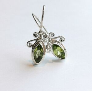 Sterling silver Marquise cut Peridot drop earrings 🆕